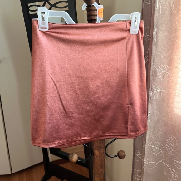 Shiny silk mini skirt - Picture 2 of 5